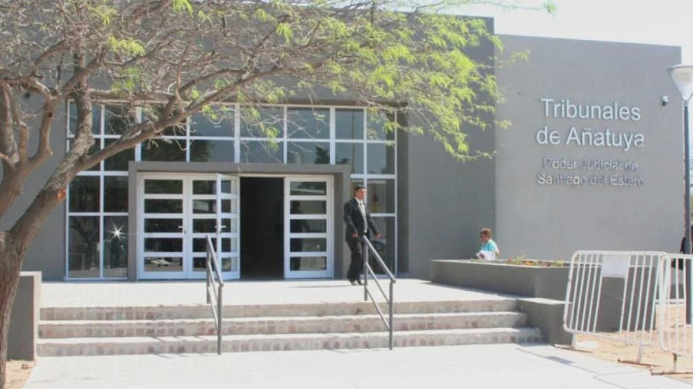 Prorrogan la prisión preventiva para una madre y su pareja acusados de abuso sexual en perjuicio de una menor